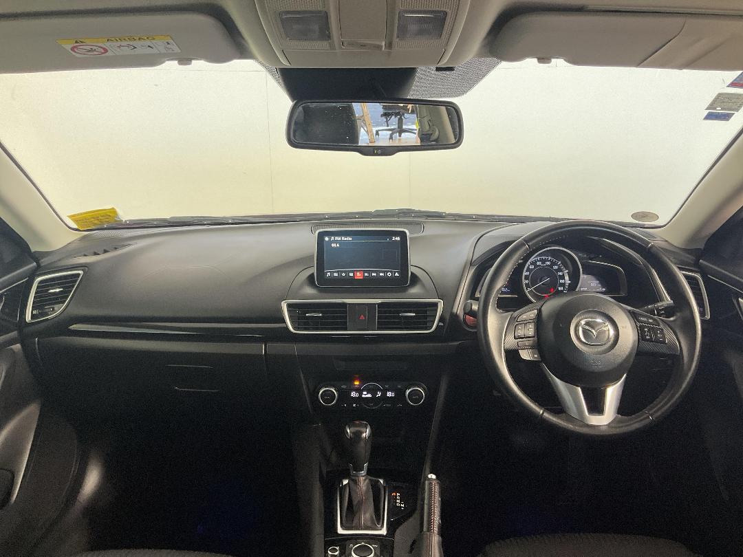 Photo '17' of Mazda Axela