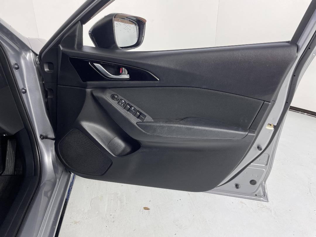 Photo '15' of Mazda Axela Photo '15' of Mazda Axela