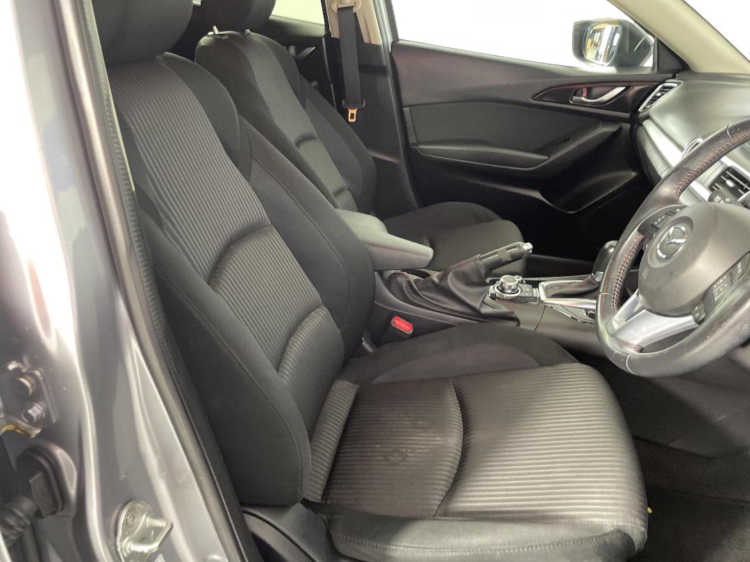 Photo '16' of Mazda Axela Photo '16' of Mazda Axela