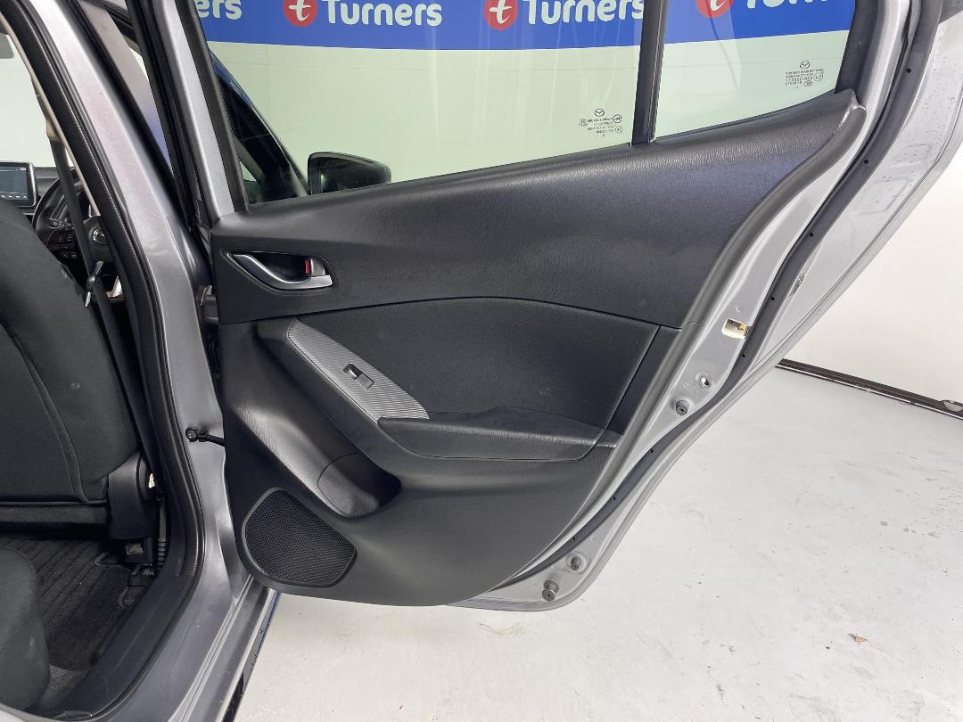 Photo '19' of Mazda Axela Photo '19' of Mazda Axela