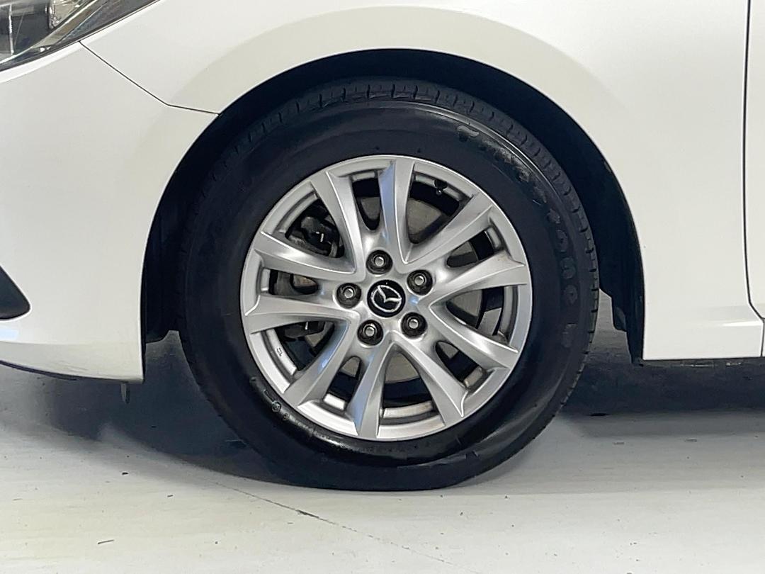 Photo '10' of Mazda Axela