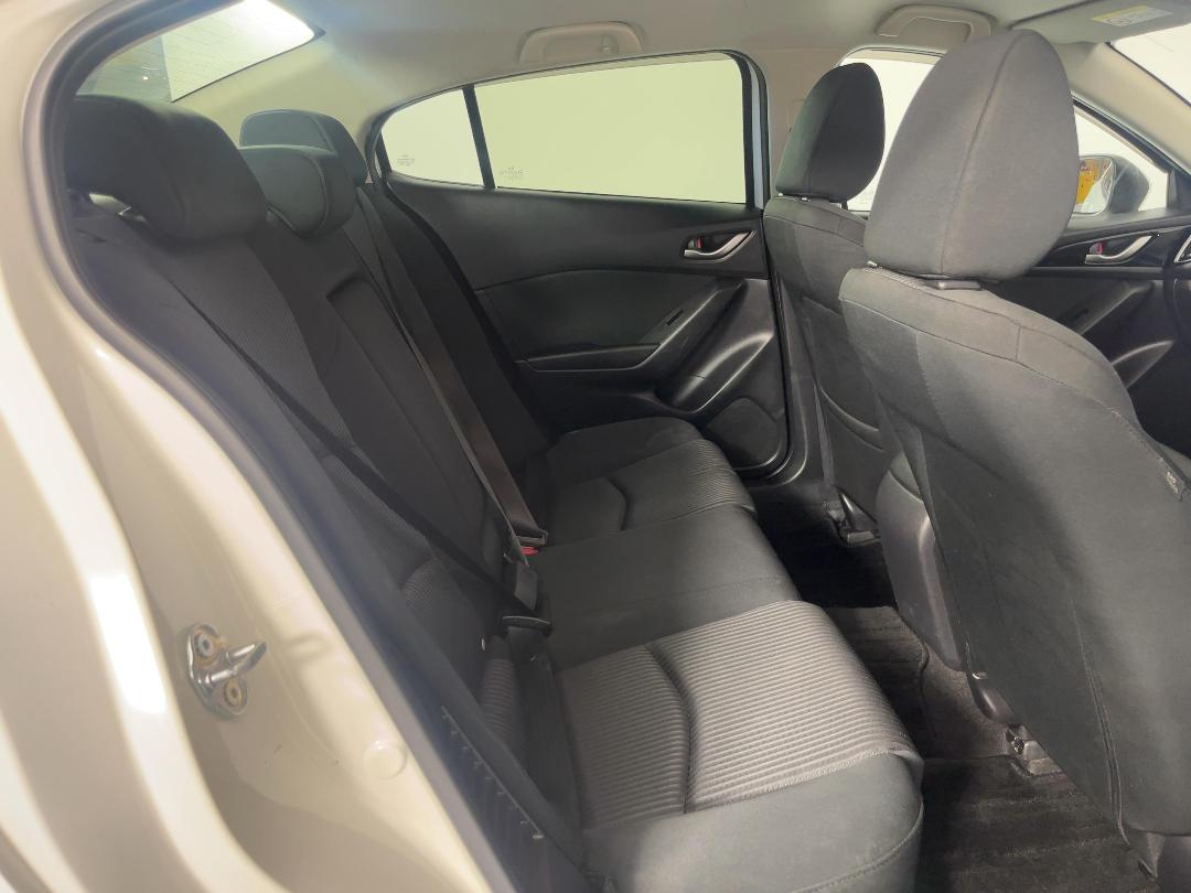 Photo '20' of Mazda Axela