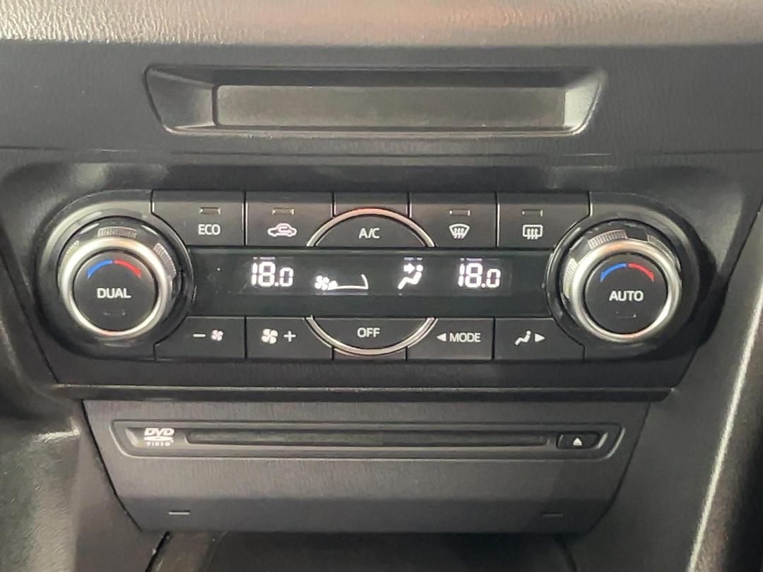 Photo '24' of Mazda Axela