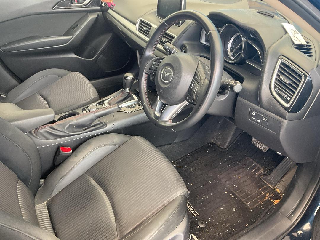 Photo '8' of Mazda Axela