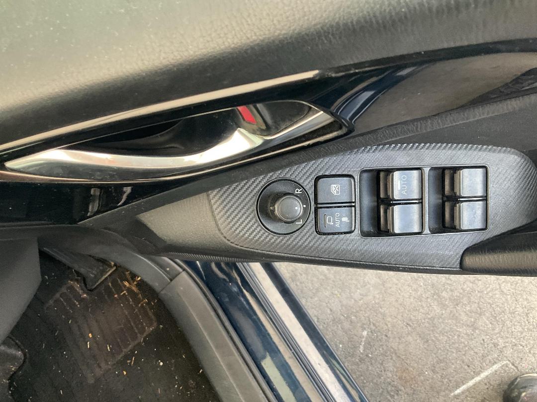 Photo '10' of Mazda Axela