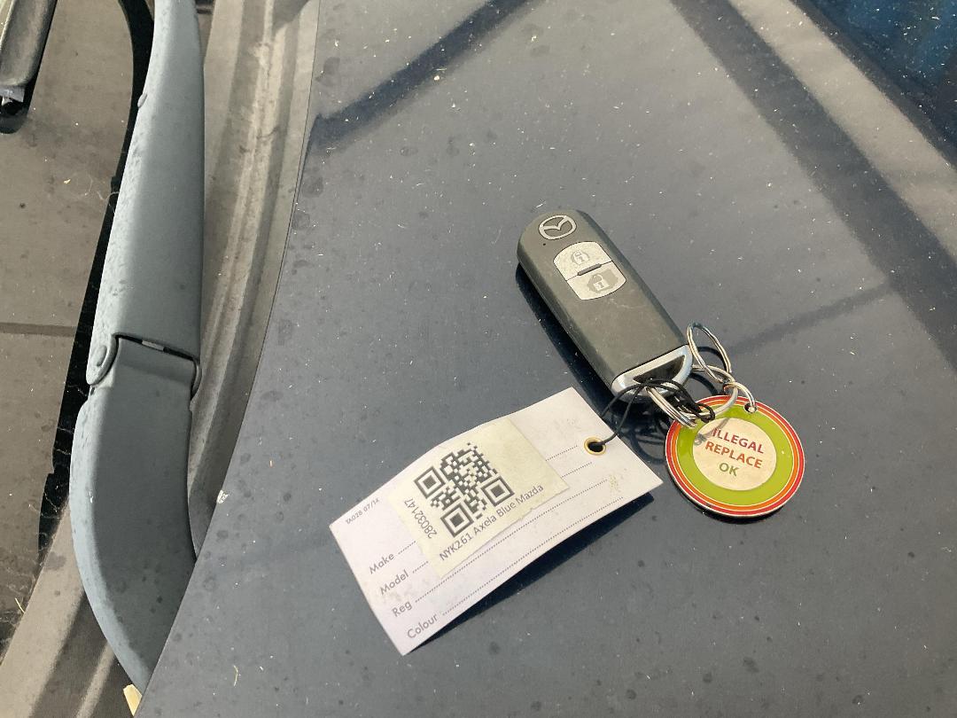 Photo '14' of Mazda Axela