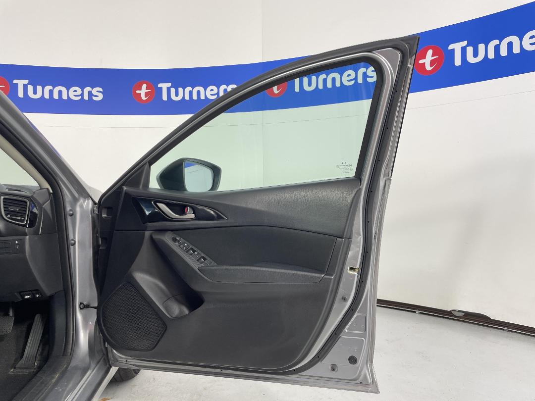 Photo '15' of Mazda Axela