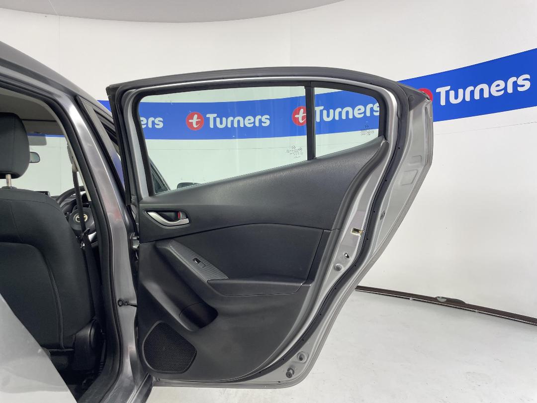 Photo '19' of Mazda Axela