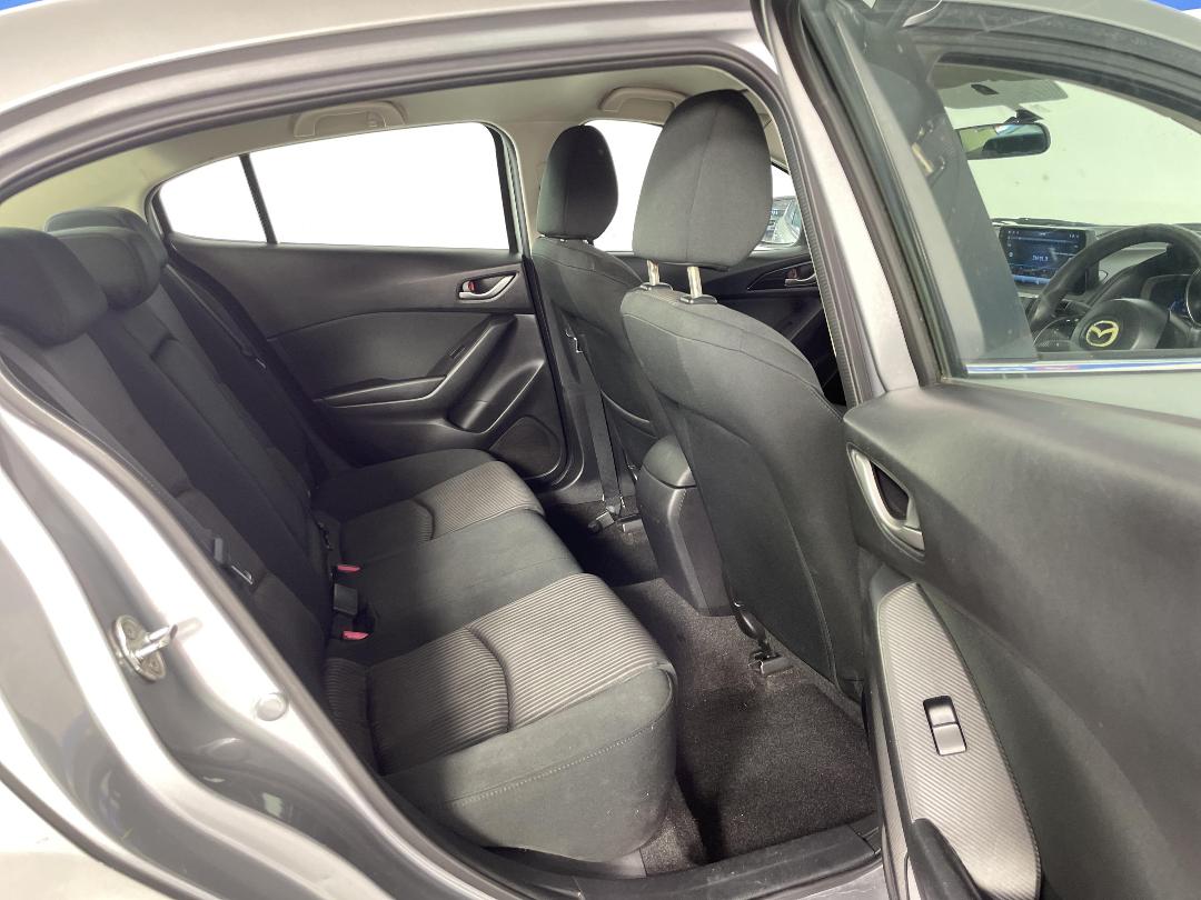 Photo '20' of Mazda Axela