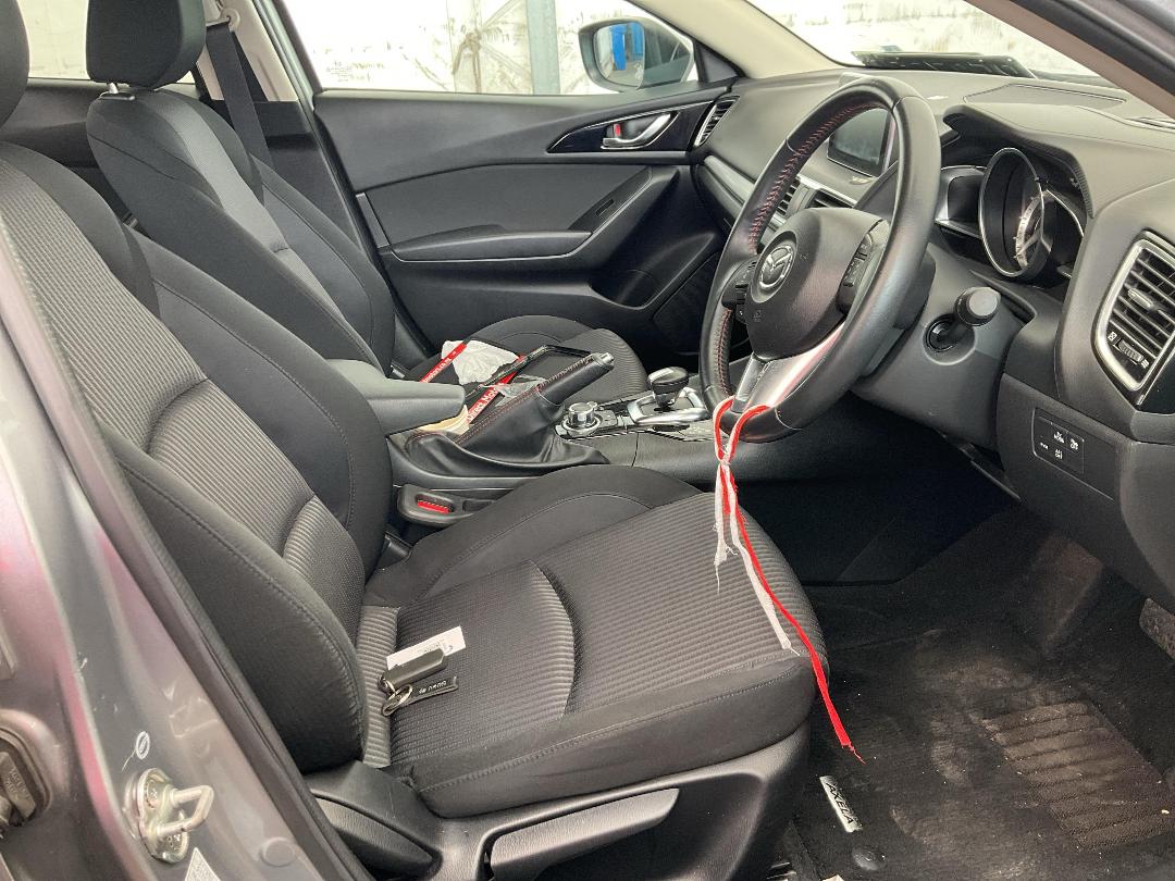 Photo '22' of Mazda Axela