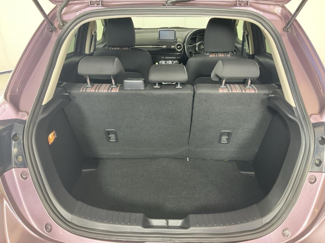 Photo '14' of Mazda Demio