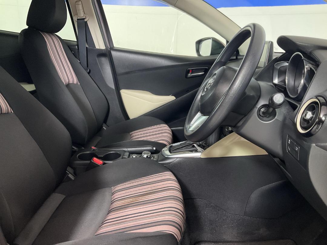 Photo '16' of Mazda Demio