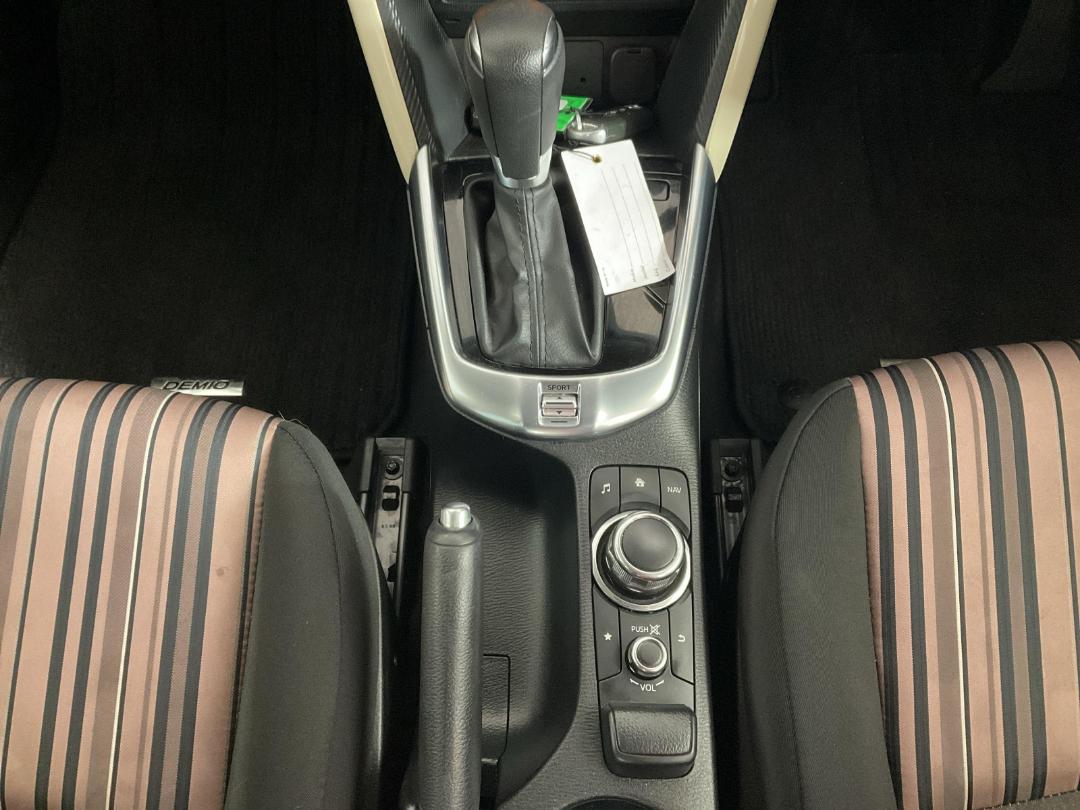 Photo '18' of Mazda Demio