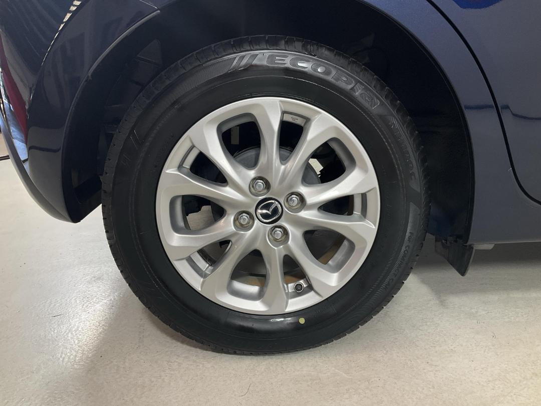 Photo '12' of Mazda Demio