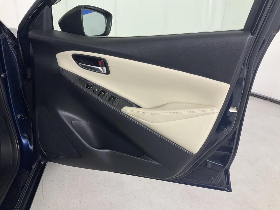 Photo '15' of Mazda Demio