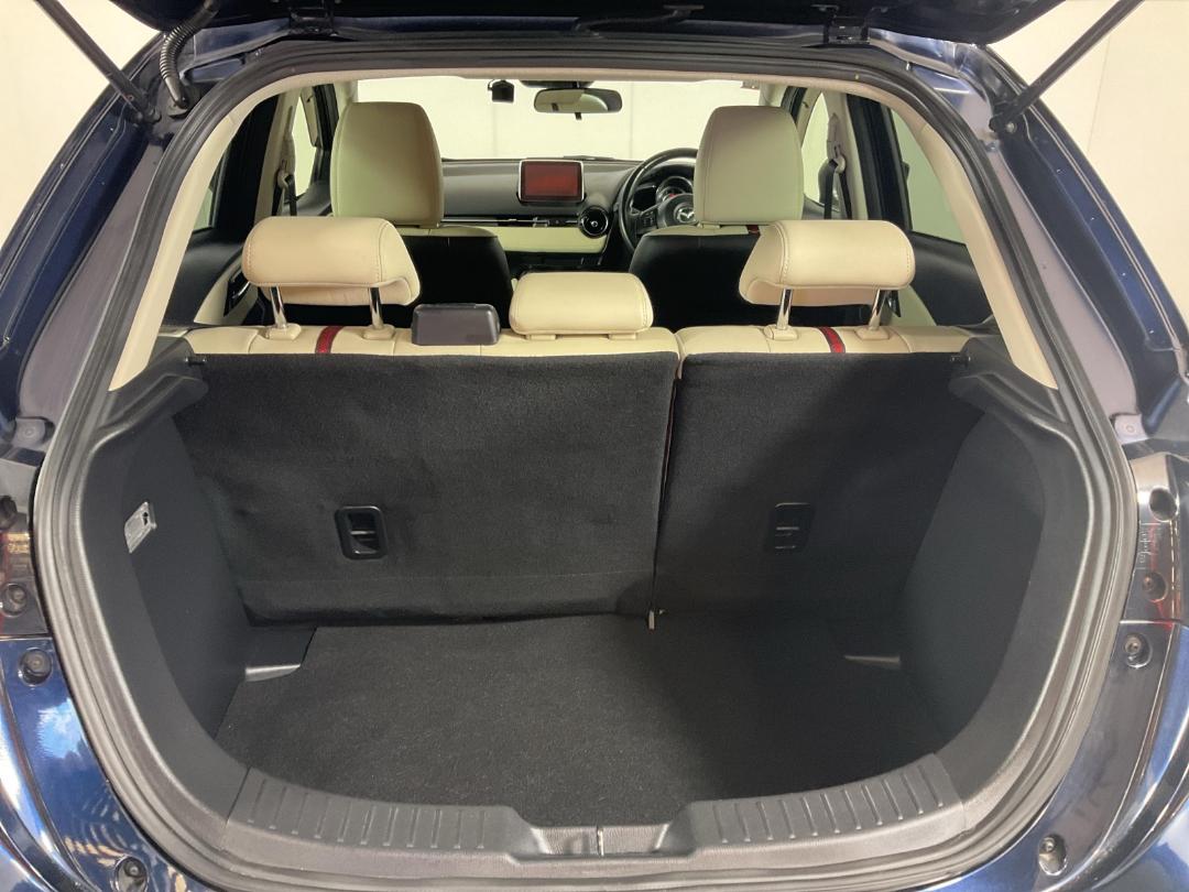 Photo '14' of Mazda Demio