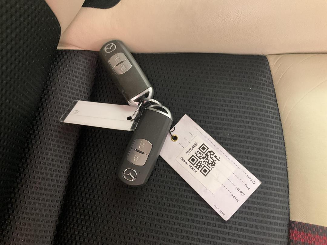 Photo '22' of Mazda Demio