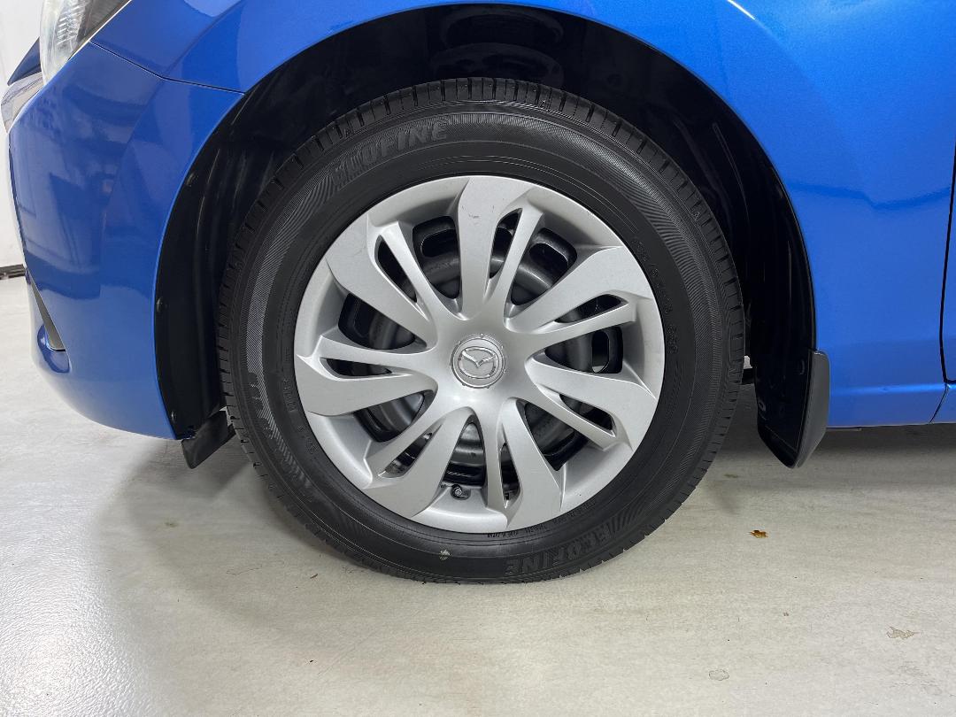 Photo '10' of Mazda Demio