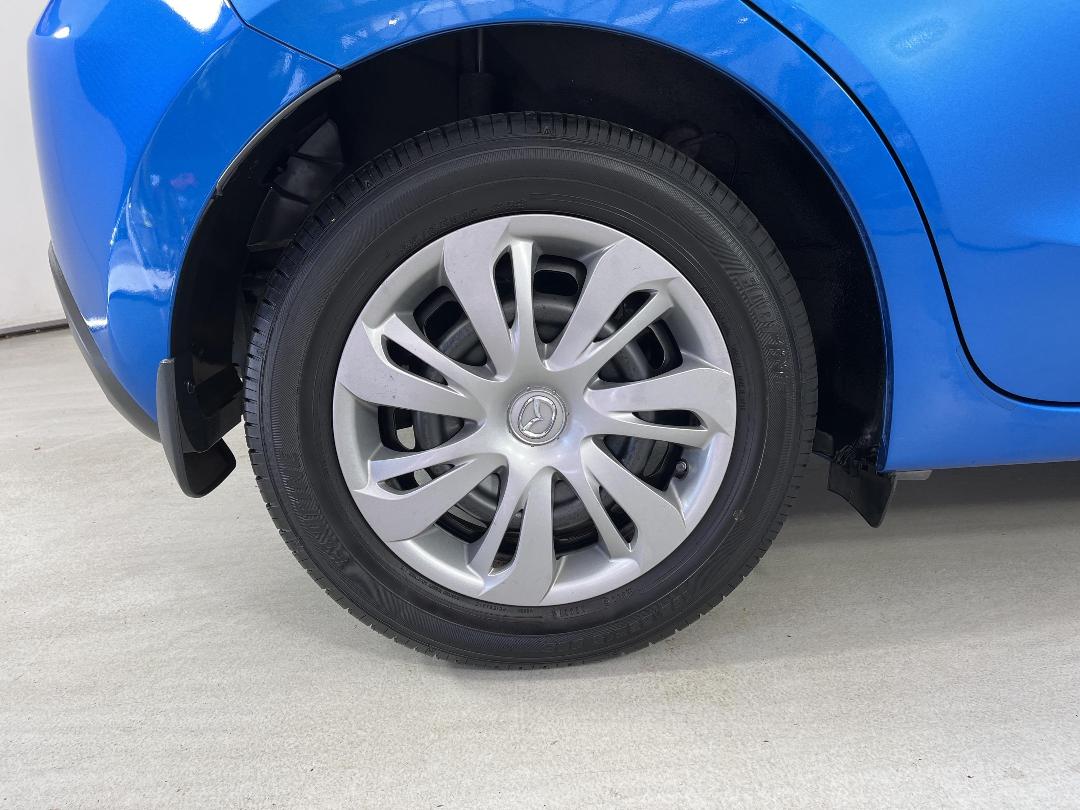 Photo '12' of Mazda Demio