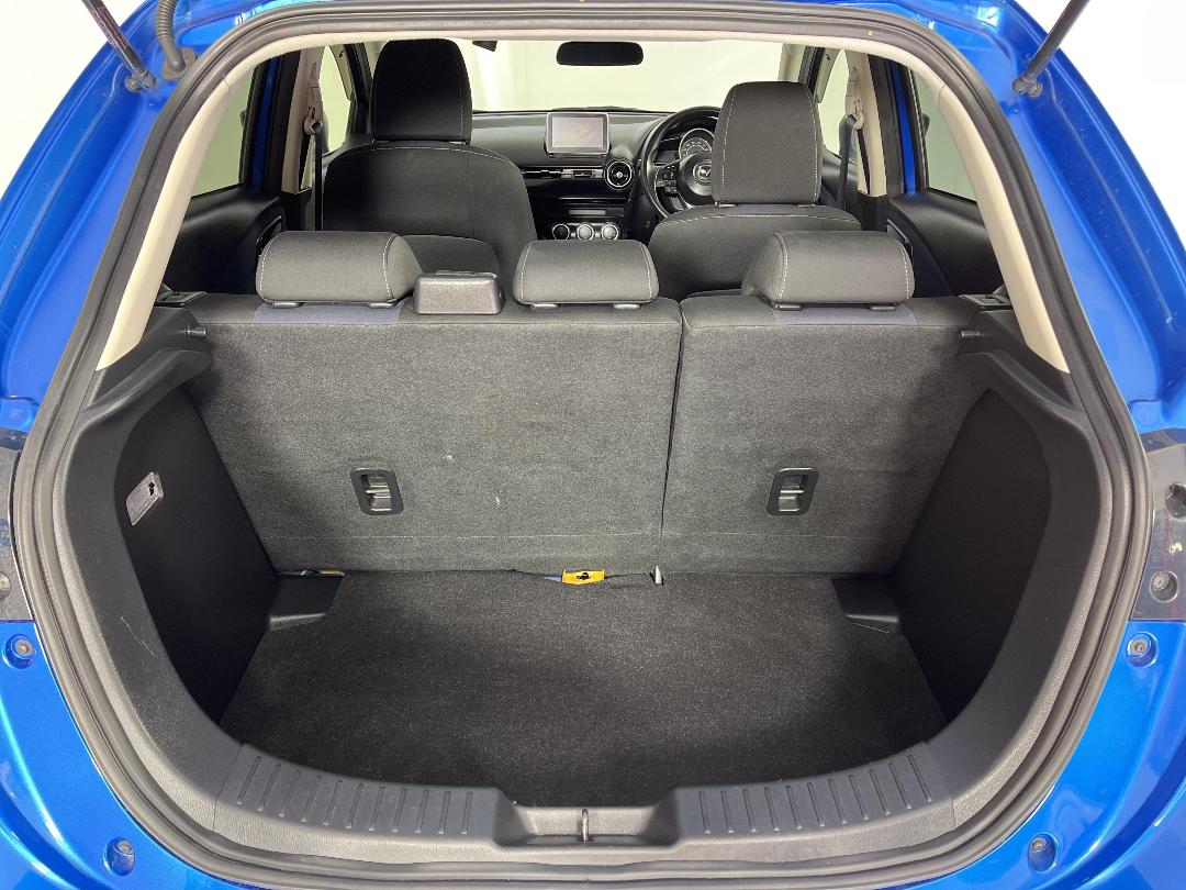 Photo '14' of Mazda Demio