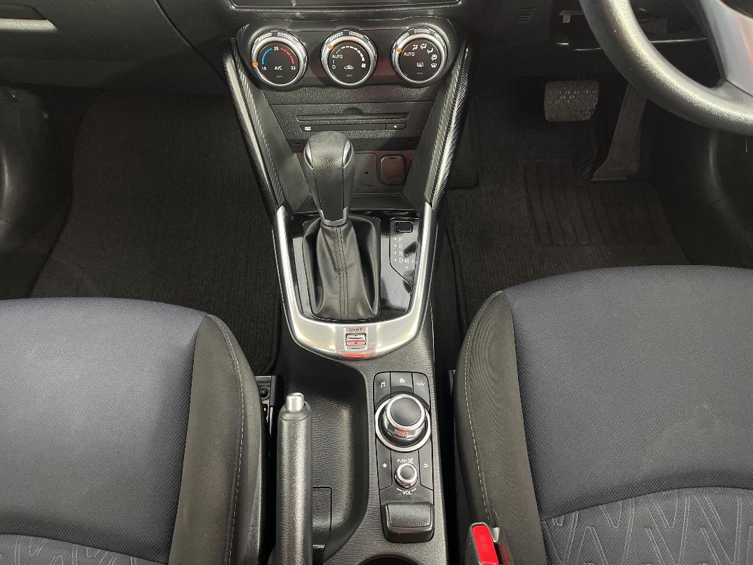 Photo '18' of Mazda Demio