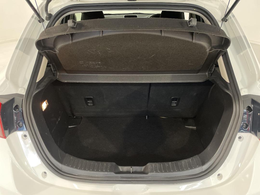 Photo '14' of Mazda Demio