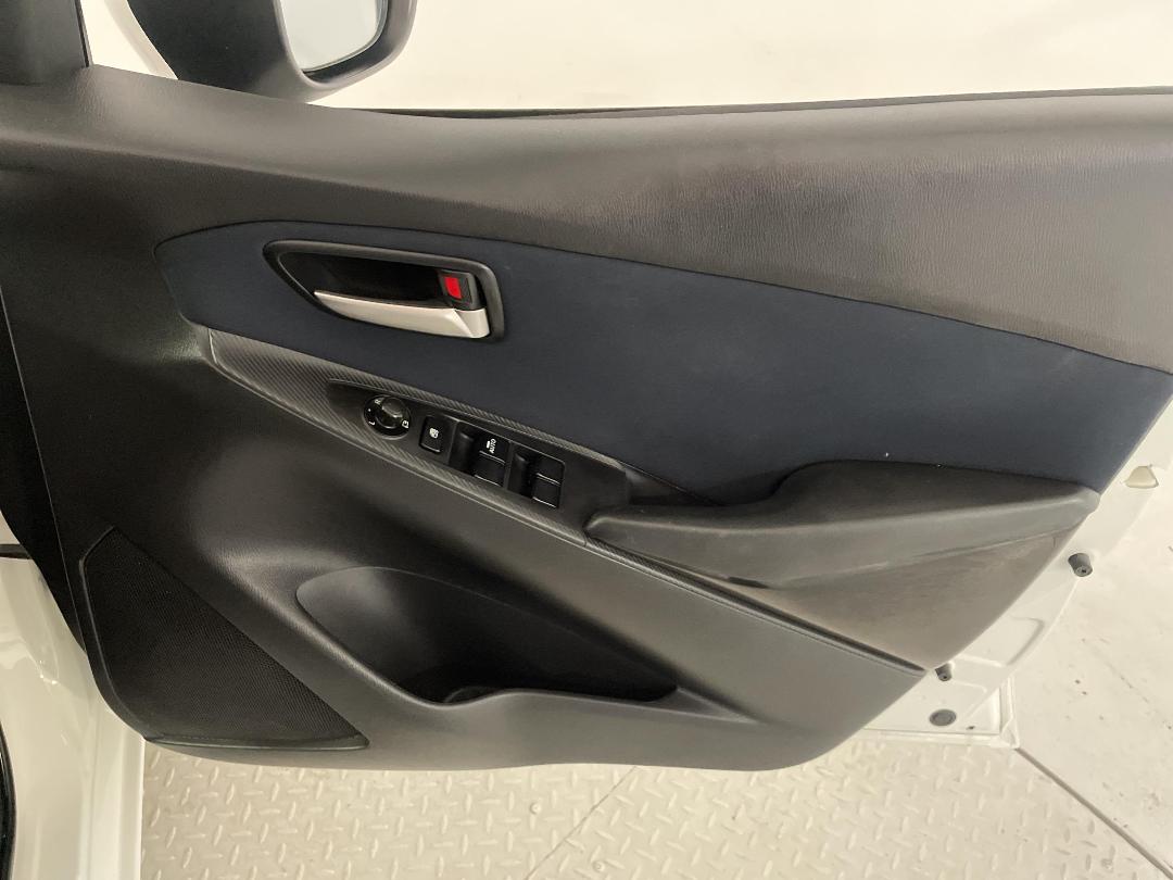 Photo '15' of Mazda Demio