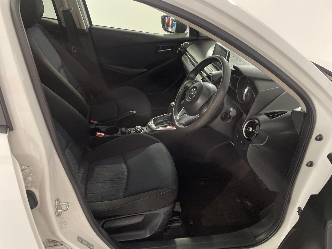 Photo '16' of Mazda Demio