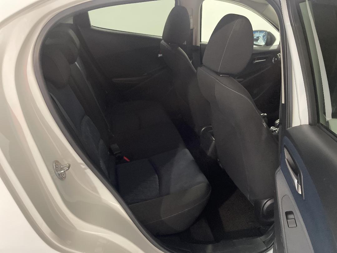 Photo '20' of Mazda Demio