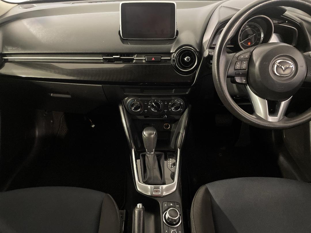 Photo '18' of Mazda Demio