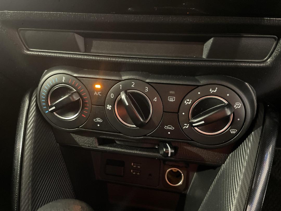 Photo '28' of Mazda Demio