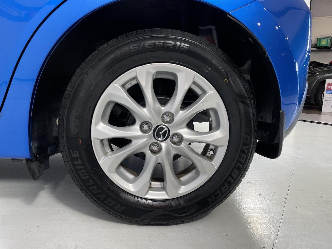 Photo '11' of Mazda Demio