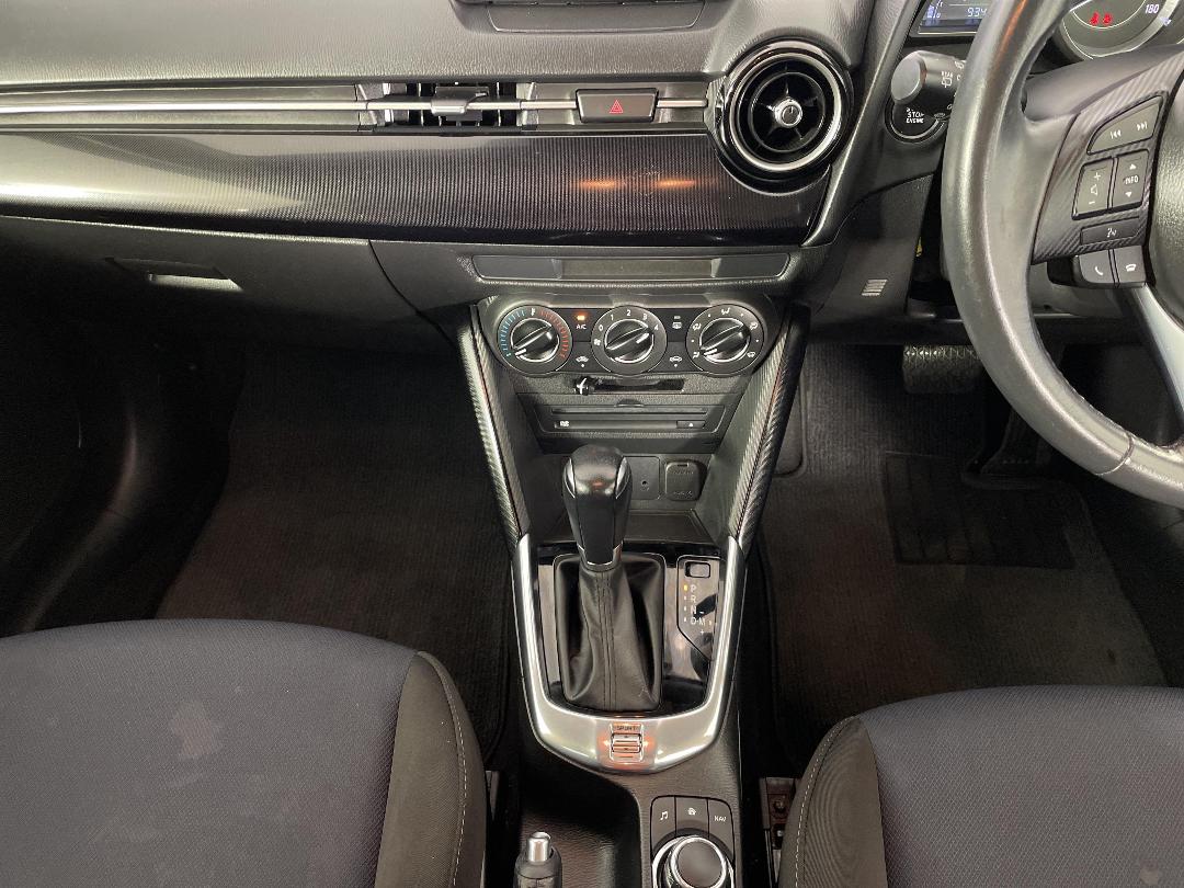 Photo '18' of Mazda Demio