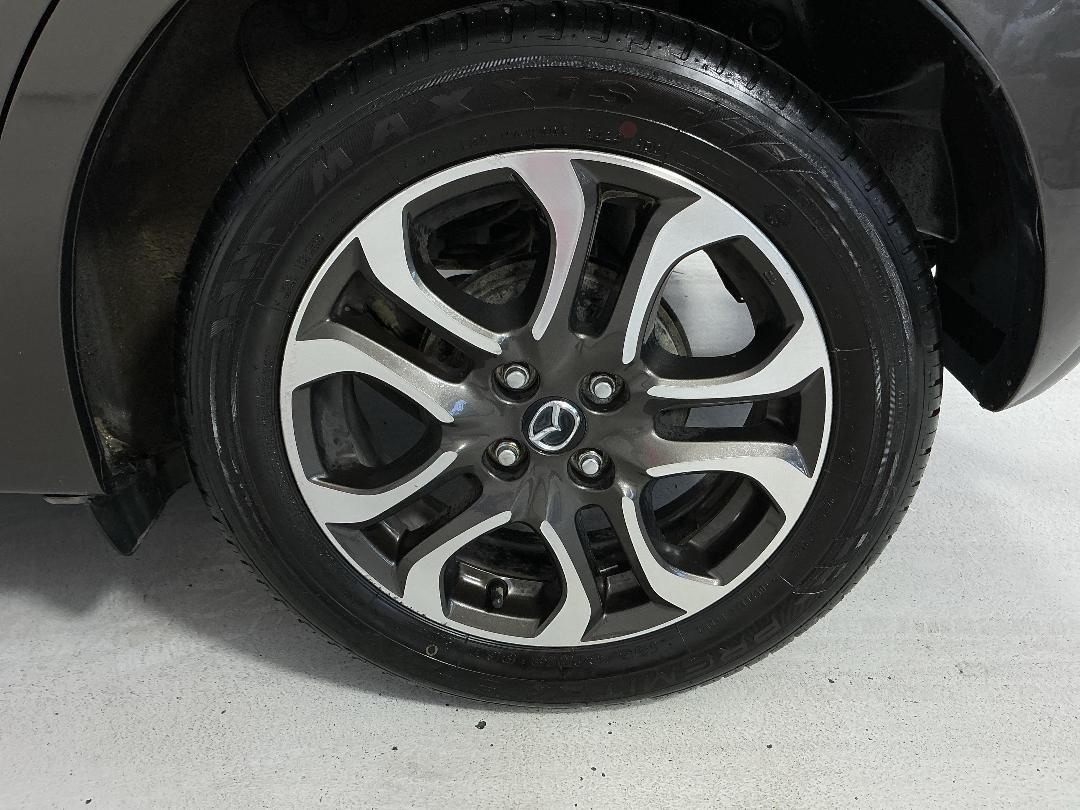 Photo '11' of Mazda Demio Photo '11' of Mazda Demio