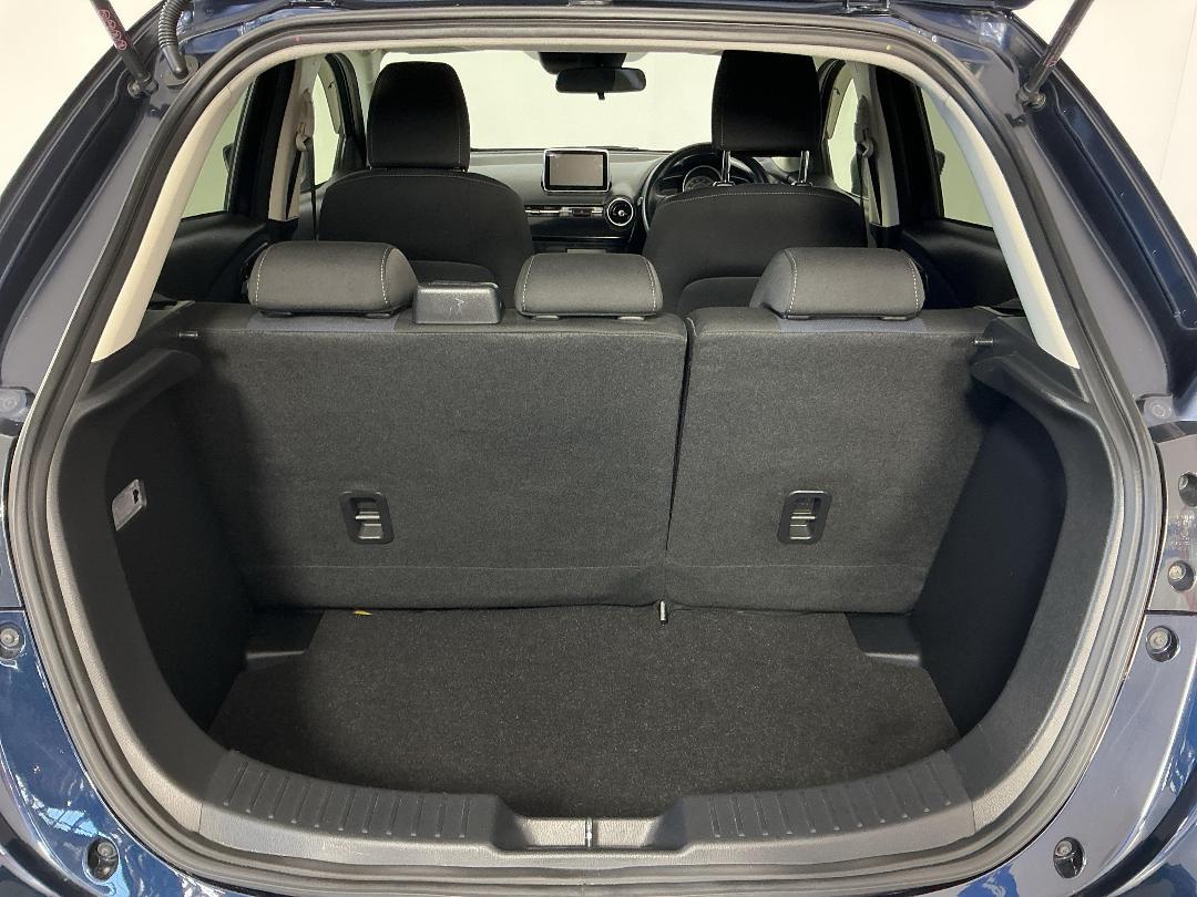 Photo '14' of Mazda Demio