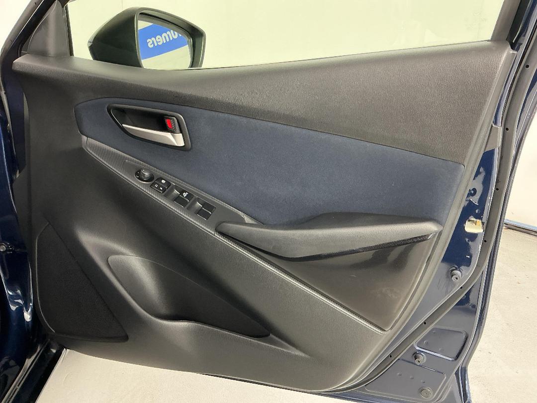 Photo '15' of Mazda Demio