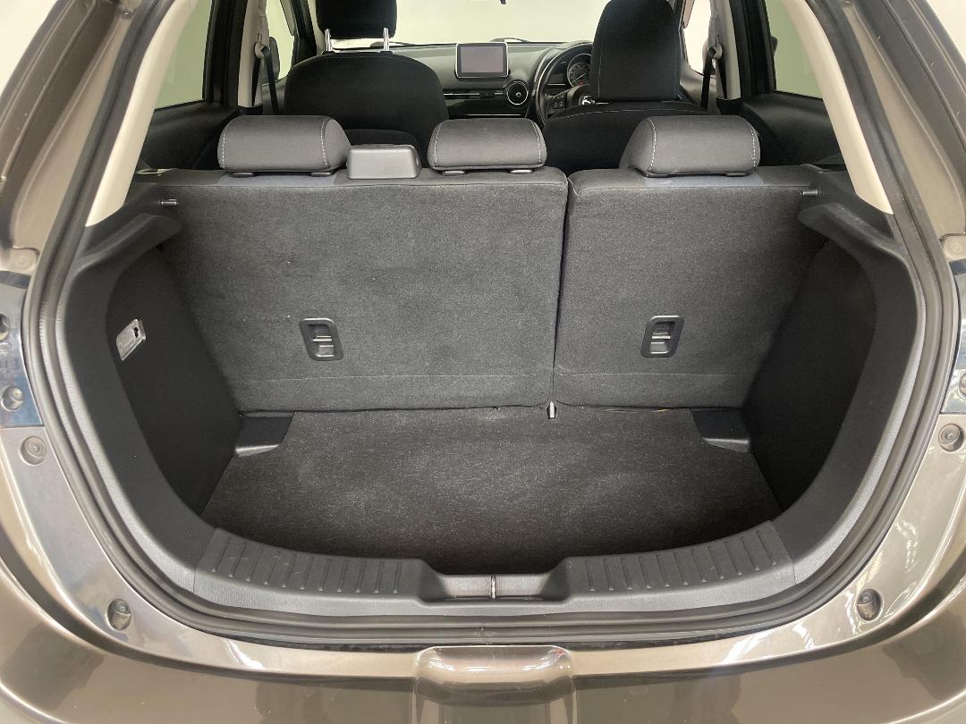 Photo '14' of Mazda Demio Photo '14' of Mazda Demio