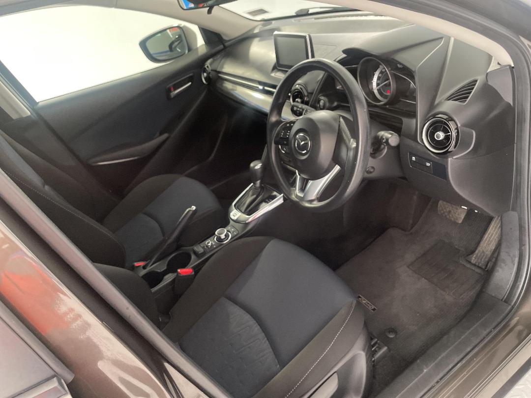 Photo '16' of Mazda Demio Photo '16' of Mazda Demio