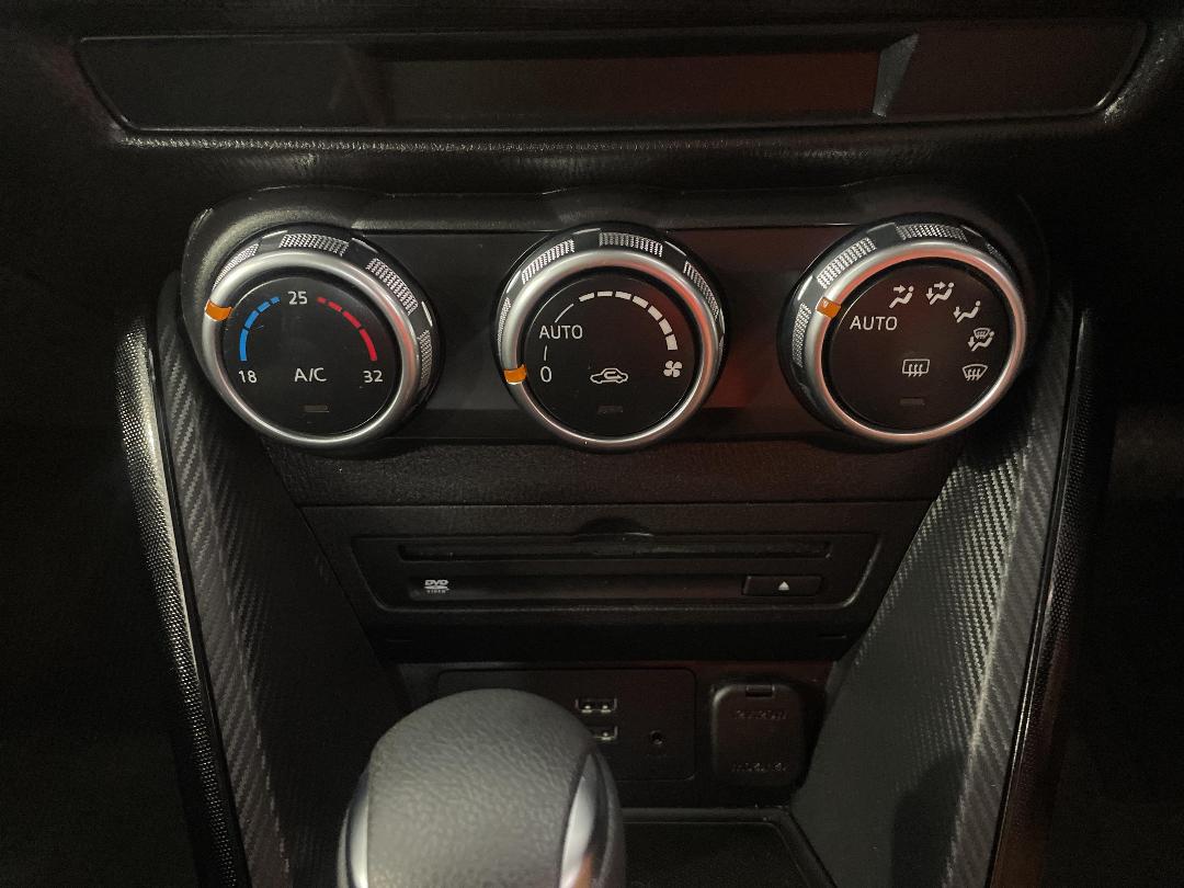 Photo '28' of Mazda Demio Photo '28' of Mazda Demio