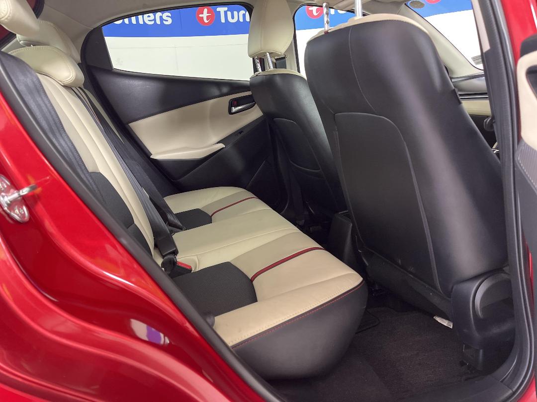 Photo '20' of Mazda Demio