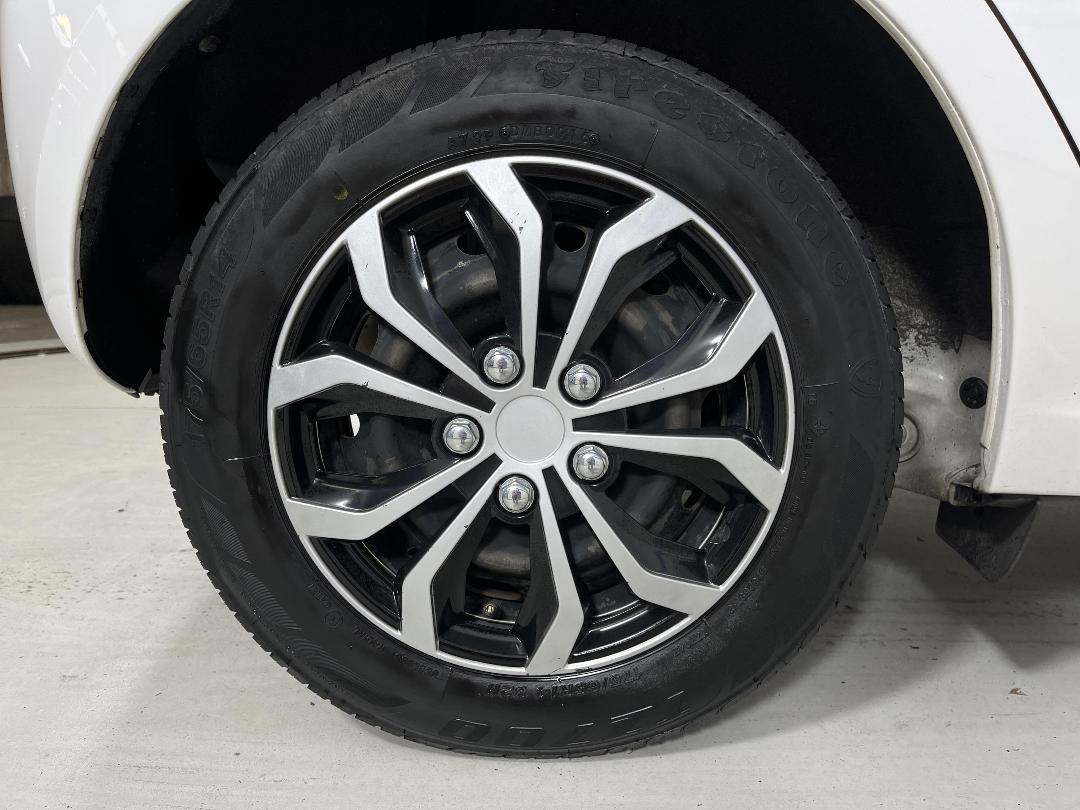 Photo '12' of Mazda Demio