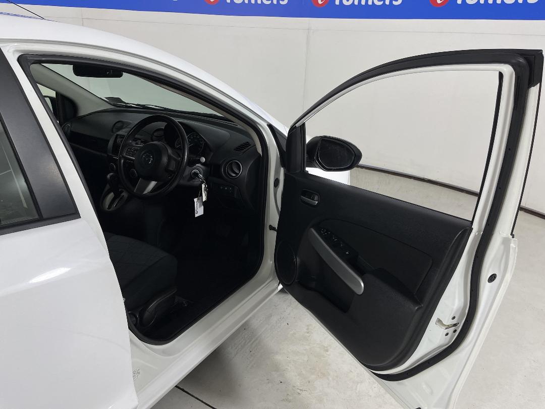 Photo '15' of Mazda Demio