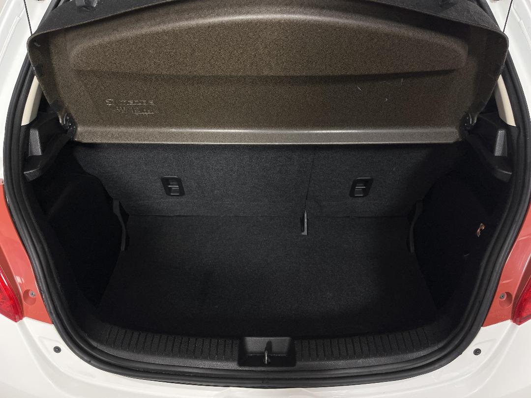 Photo '14' of Mazda Demio