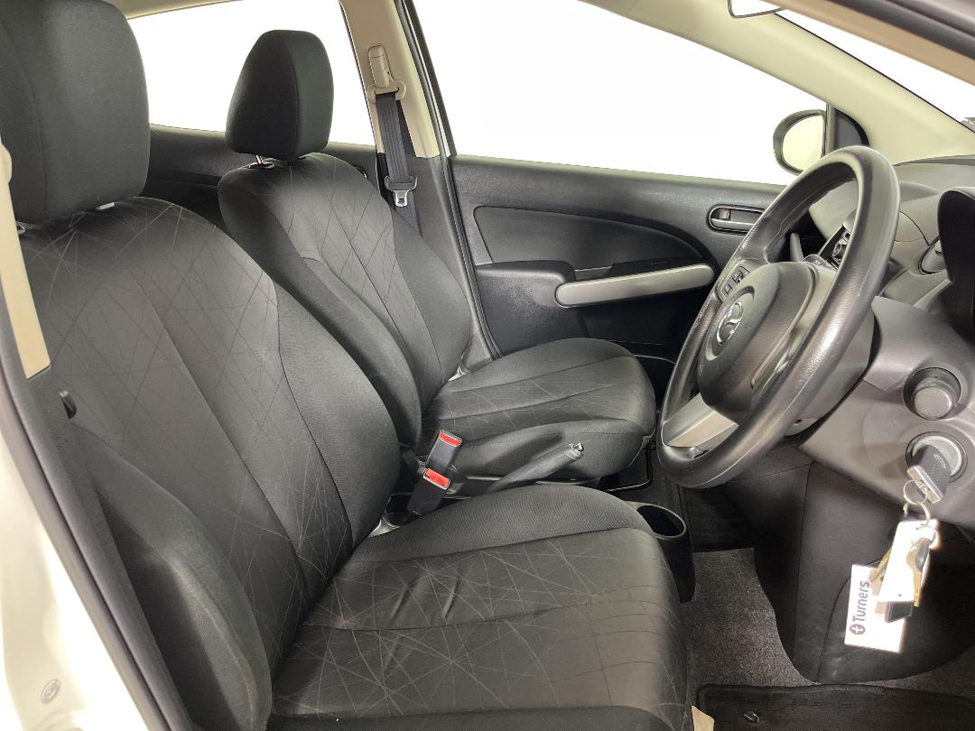 Photo '16' of Mazda Demio