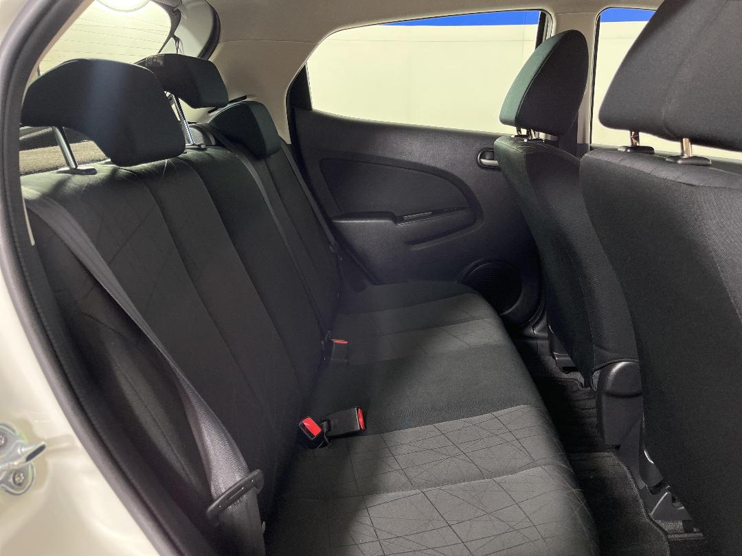 Photo '20' of Mazda Demio