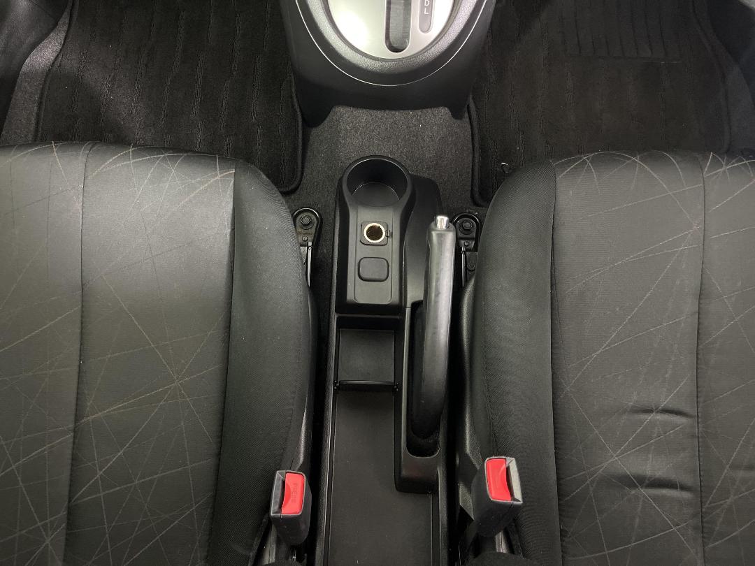 Photo '23' of Mazda Demio