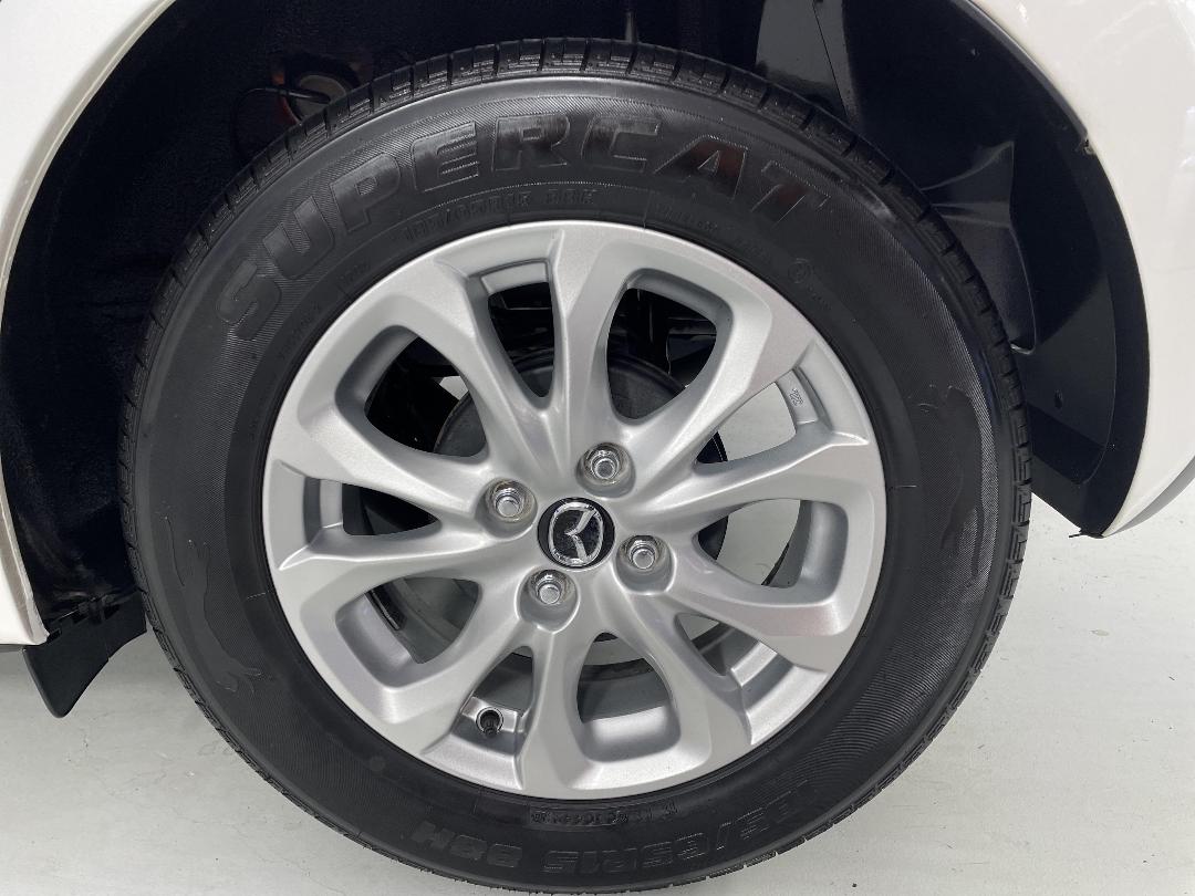 Photo '11' of Mazda Demio Photo '11' of Mazda Demio