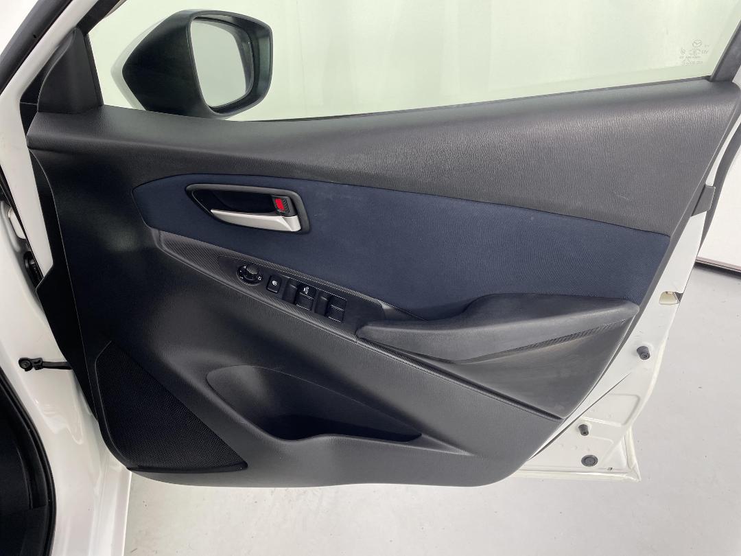 Photo '15' of Mazda Demio Photo '15' of Mazda Demio