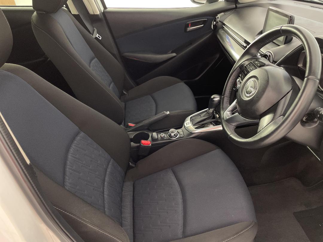 Photo '16' of Mazda Demio Photo '16' of Mazda Demio