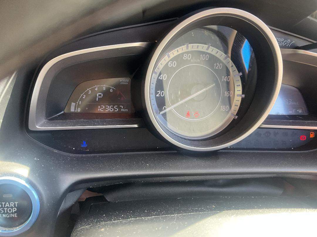 Photo '8' of Mazda Demio